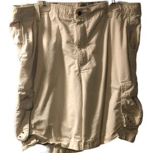 Tommy Bahama men’s cargo shorts Sz 42 GUC